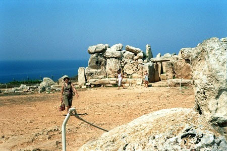  500 mtres de Hagar Qim les temples de Mnajdra 